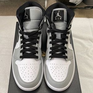 Mens air jordan 1 mid size 8.5